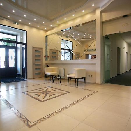 ברסט Molodezhnaya Hotel מראה חיצוני תמונה