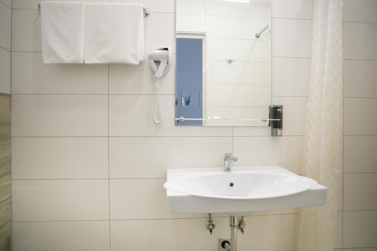 ברסט Molodezhnaya Hotel מראה חיצוני תמונה