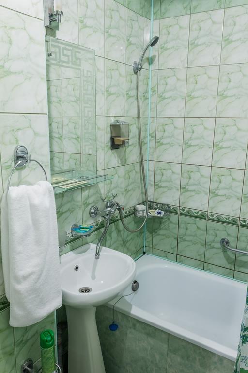 ברסט Molodezhnaya Hotel מראה חיצוני תמונה